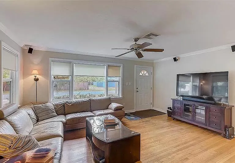 410 S Lime Ave — Photo 7