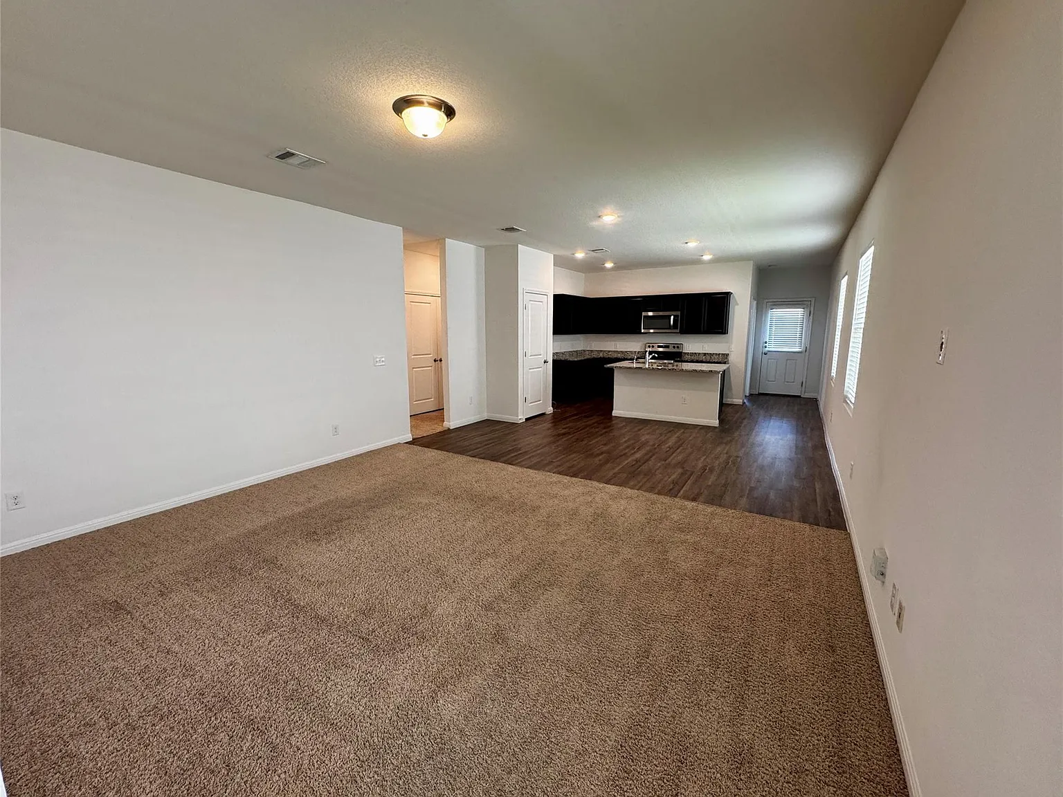 3 bed, 2.0 bath, 1405 sqft, $1,895 — Photo 2