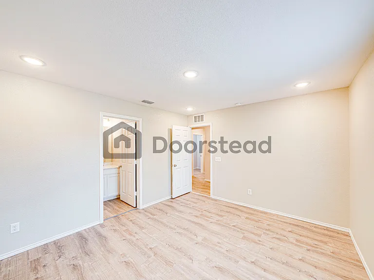 3008 Lakewood Ln — Photo 12