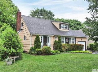 166 Chestnut St, Garden City, NY 11530