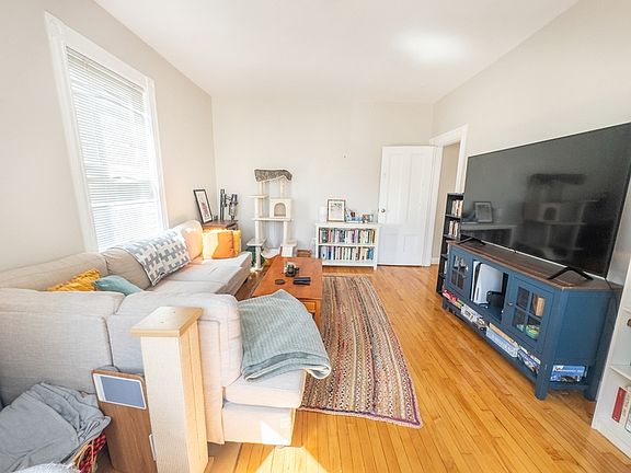 3rd image of 35 1/2 Essex St #2