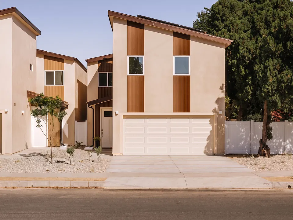 8202 Oso Ave
