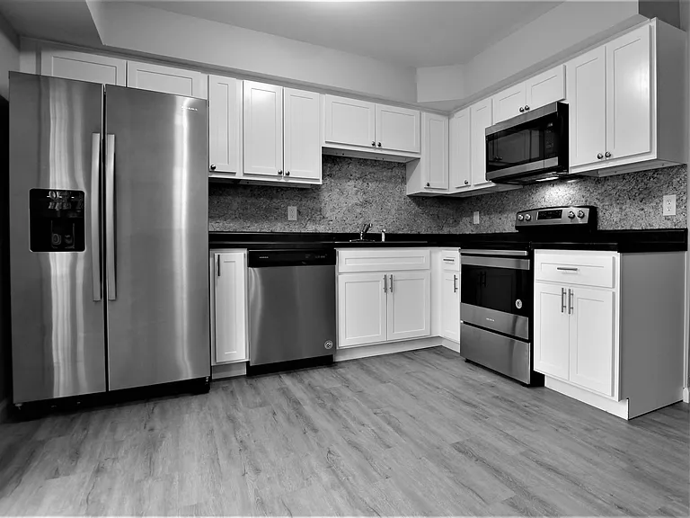195 N Service Rd #C — Photo 6