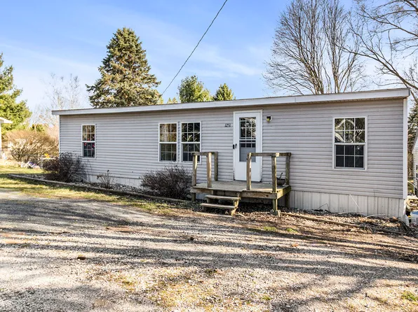 1251 W Harold St, Scottville, MI 49454