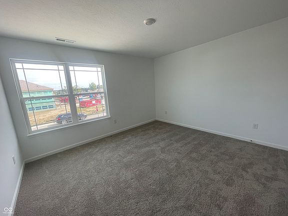 5th image of 24398 Kercheval St