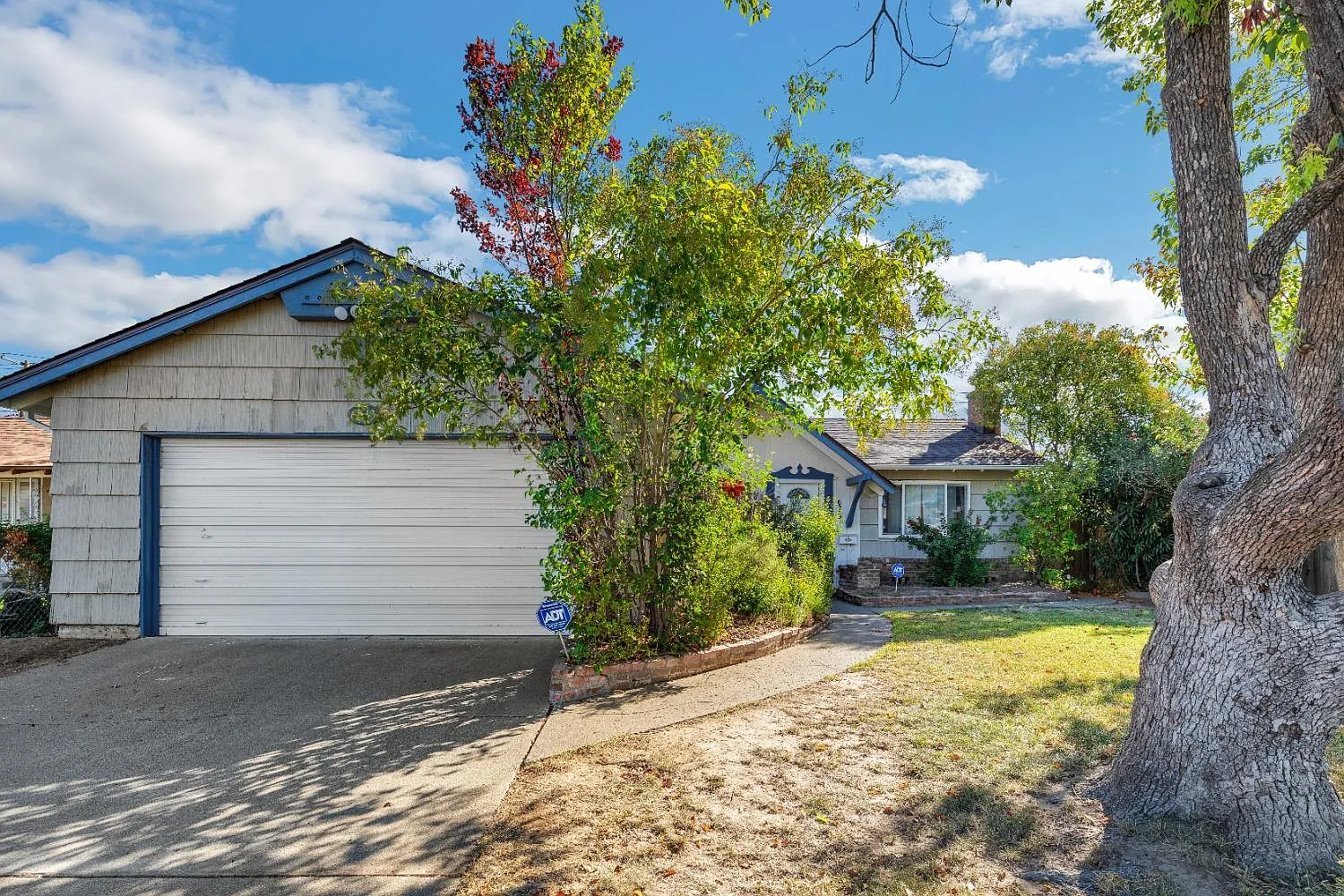 6533 Vernace Way photo 1