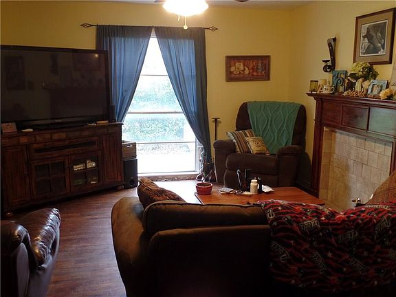 4th image of 1003 Gladney St