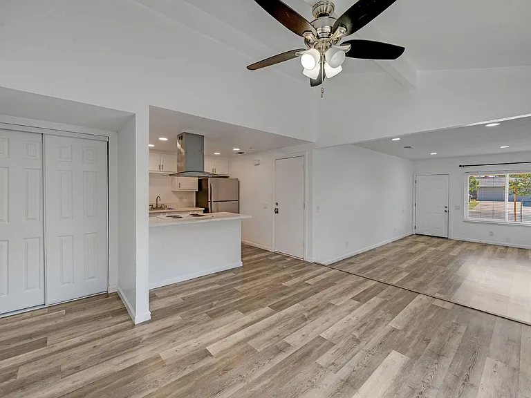 9681 Lake Natoma Dr — Photo 3
