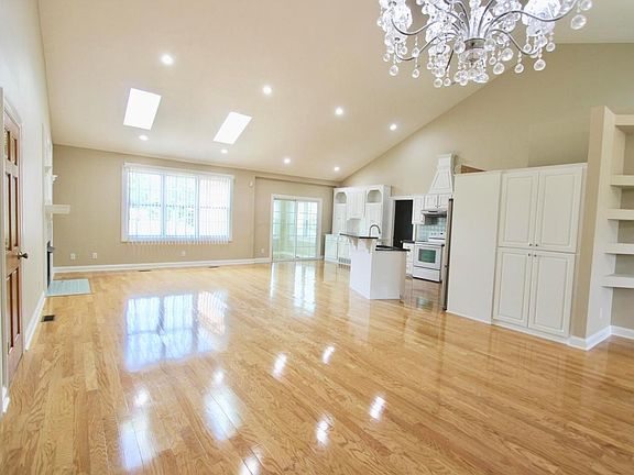 4th image of 1245 Lakeview Blvd