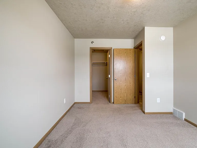 2102-2136 Landmark Circle — Photo 7