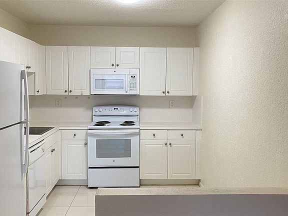 3rd image of 760 SE 2nd Avenue #G204