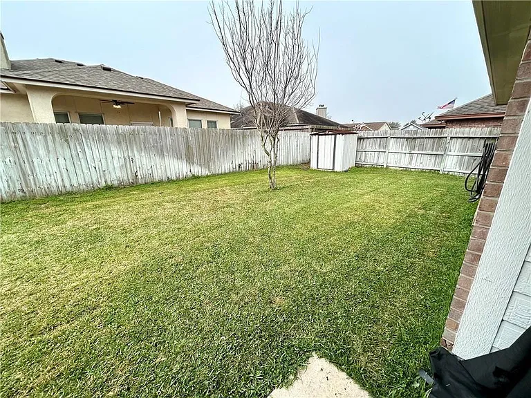 7005 Vineyard Dr — Photo 5