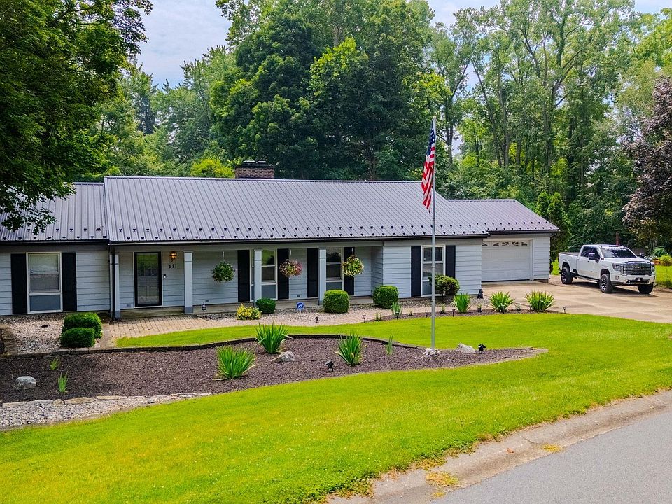 1st image of 511 Crown Hill Dr E