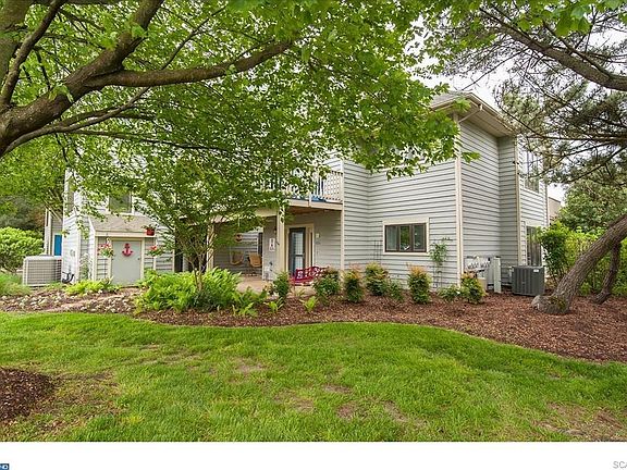 3rd image of 20796 East Dr