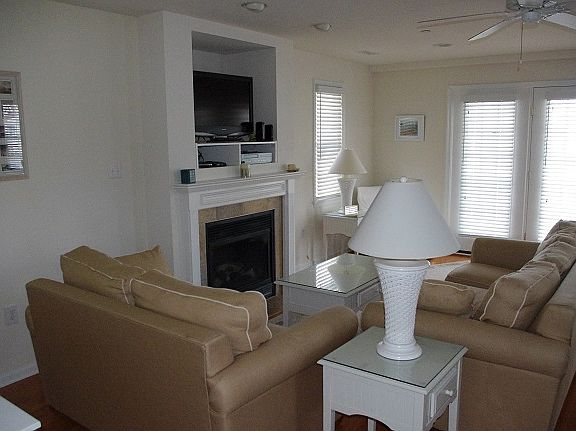 3rd image of 832 Pennlyn Place