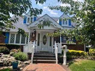 15706 88th St, Howard Beach, NY 11414