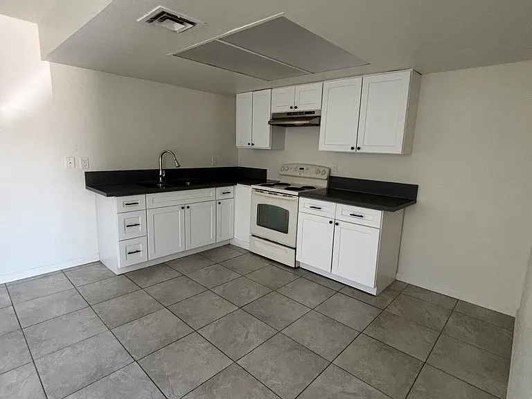 1567 Sierra Vista Dr #9 — Photo 4