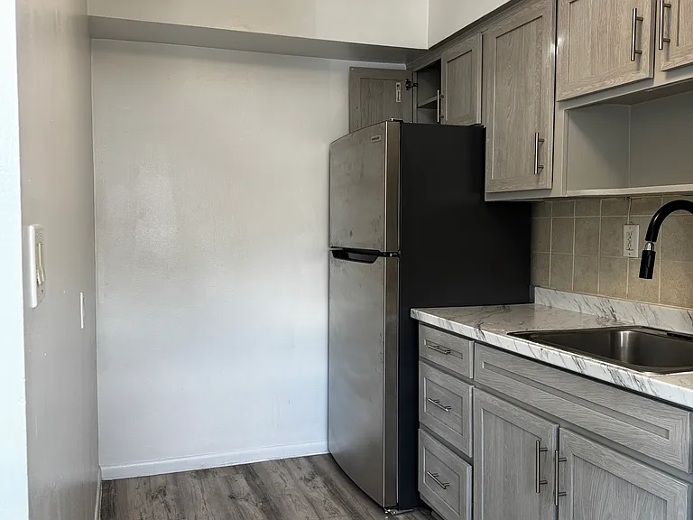 2428 Saint George Ave #B6 — Photo 7