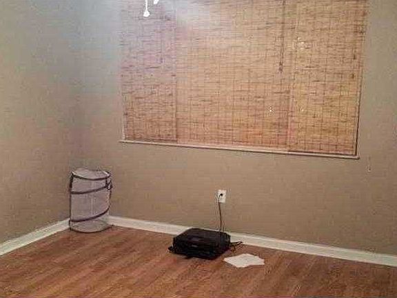 3rd image of 4400 Hillcrest Dr APT 610