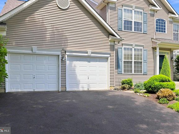 4th image of 4802 Clarendon Dr