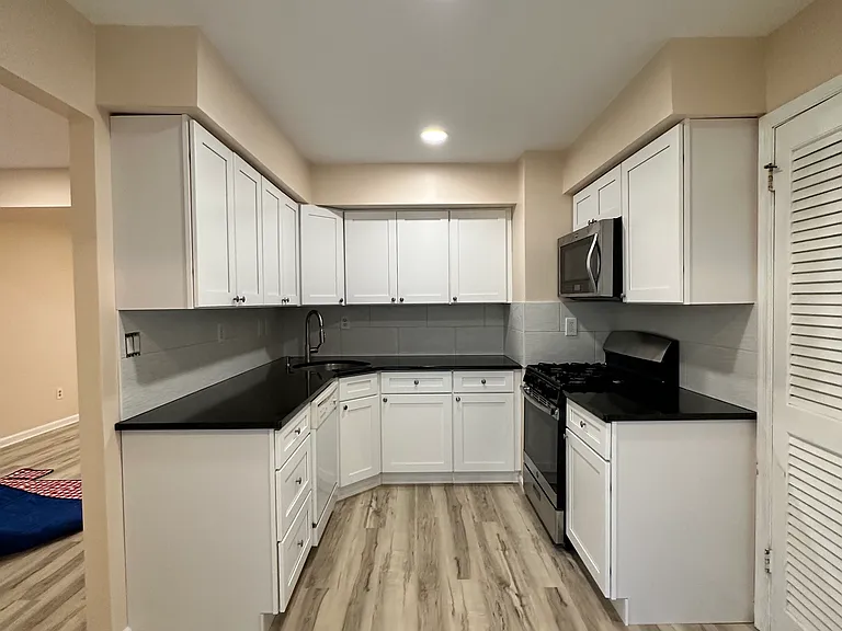 2 Churchill Cir — Photo 8
