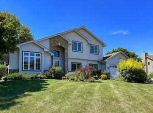 1039 Dorland Rd S, Maplewood, MN 55119