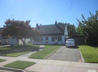 58 Pond Ln, Levittown, NY 11756