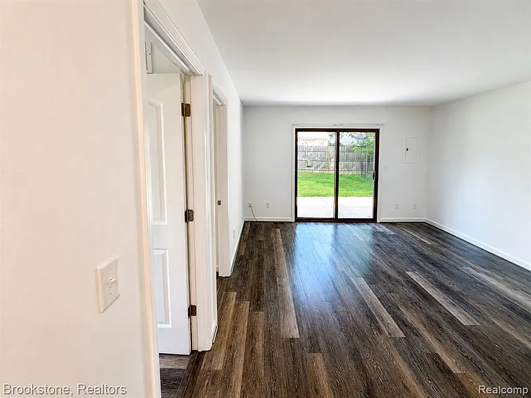 801 S 15th St — Photo 5