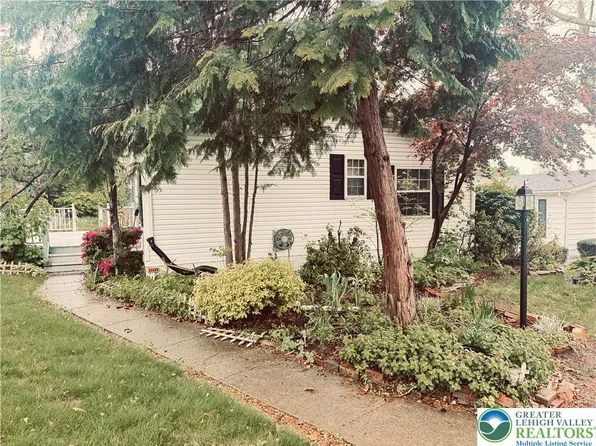 55 Sycamore Dr, Bath, PA 18014