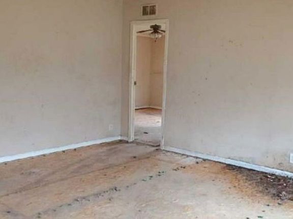 4th image of 4400 Appletree Ct