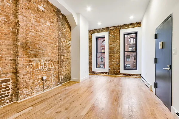 Living room, photo 1
