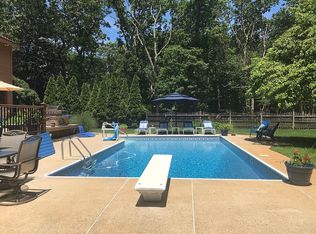 84 Sweet Briar Ct, Medford, NJ 08055