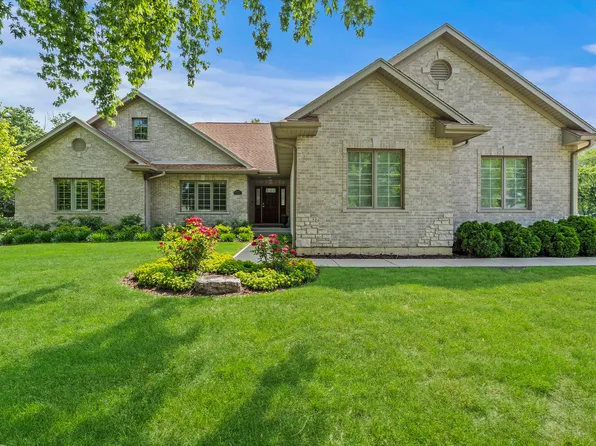 12203 Walker Rd, Lemont, IL 60439