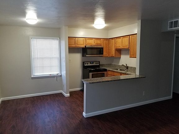2nd image of 325 Ashlawn Dr