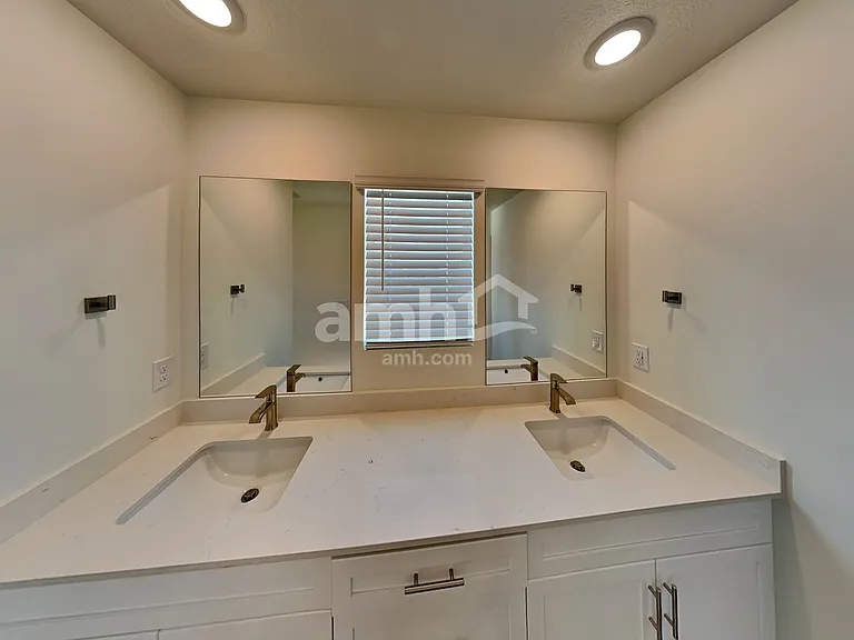 3571 N Caitlyn St — Photo 9