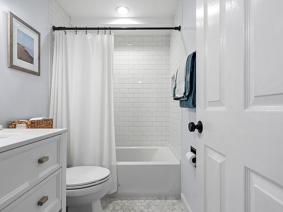 4th image of 126 Tudor St APT C