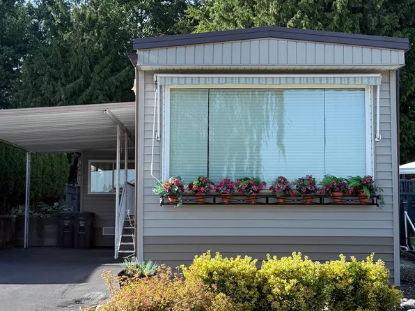 15851 Suffolk Rd, Surrey, BC V4A 5L3