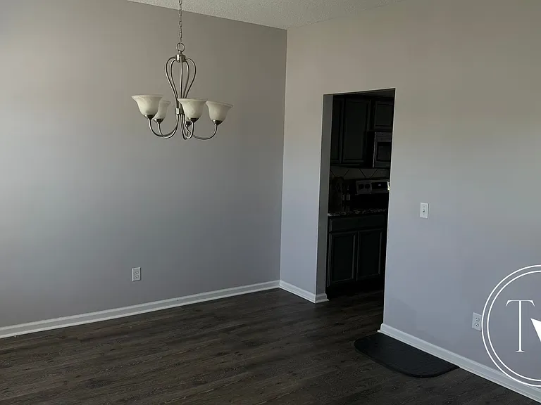 465 Huntington Dr NE — Photo 5