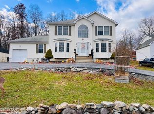 4373 Pine Ridge Dr E, Bushkill, PA 18324