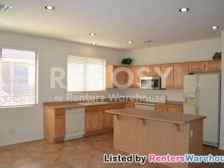 1744 W Frye Rd — Photo 4