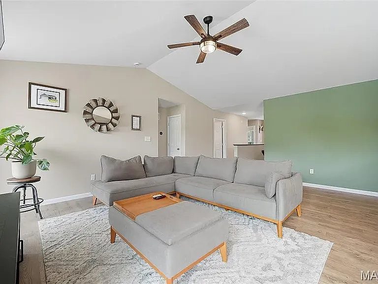 761 Creek View Dr — Photo 7