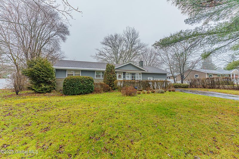 2nd image of 3 Nicholas Avenue