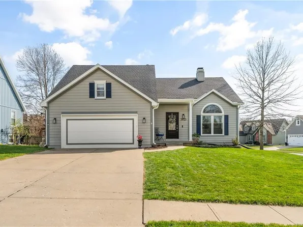 3925 SW Windsong Dr, Lees Summit, MO 64082