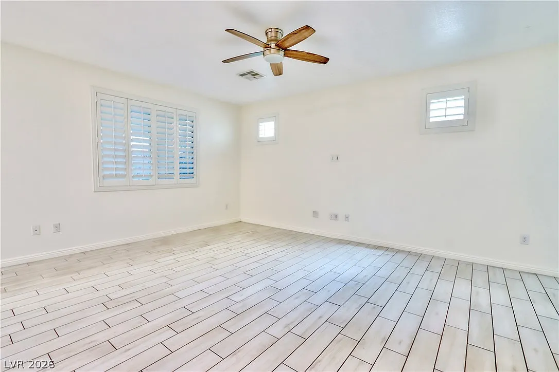 3 bed, 2.5 bath, 2036 sqft, $2,290 — Photo 3