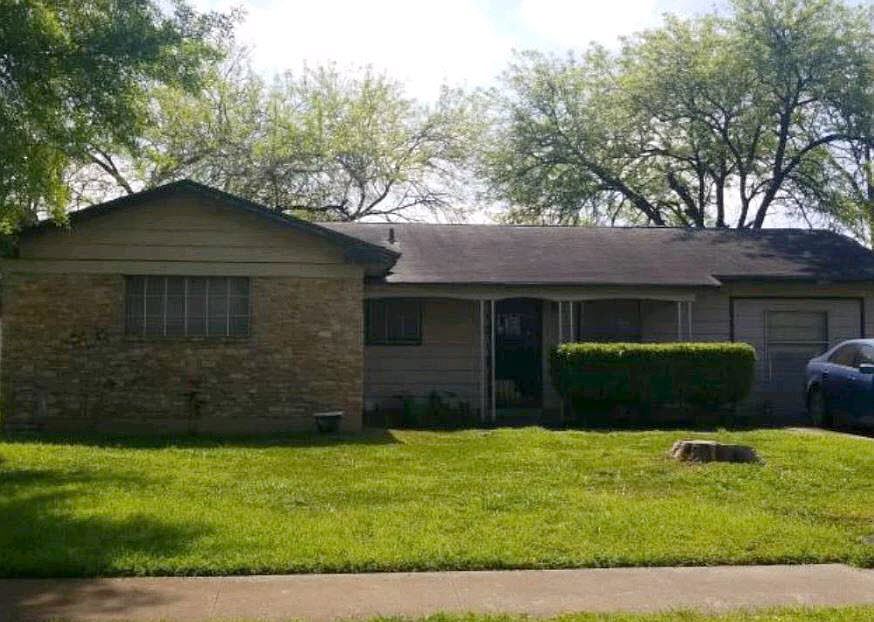 1st image of 418 Pinehurst Blvd