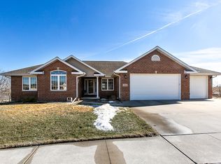 3300 Arrowwood Ln, Dubuque, IA 52001