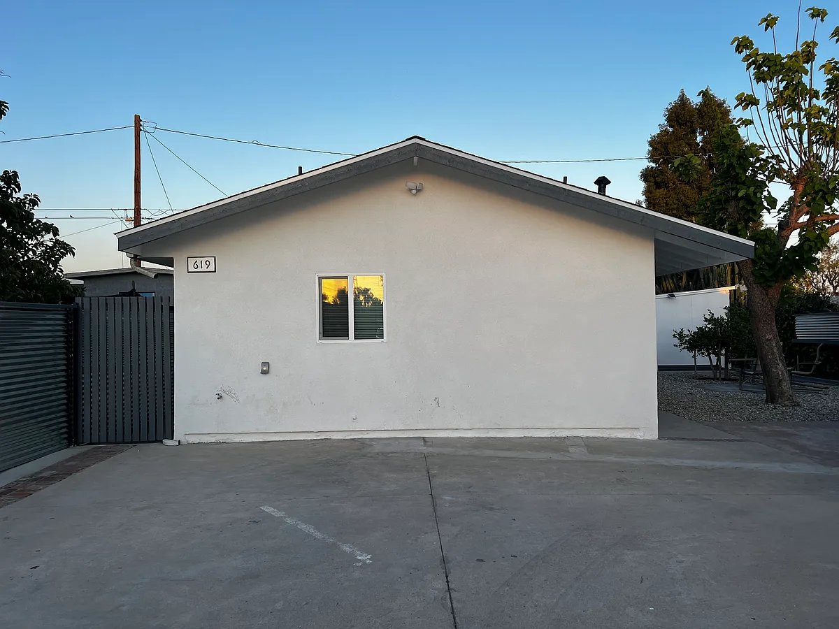 Building Photo - N Gardena St