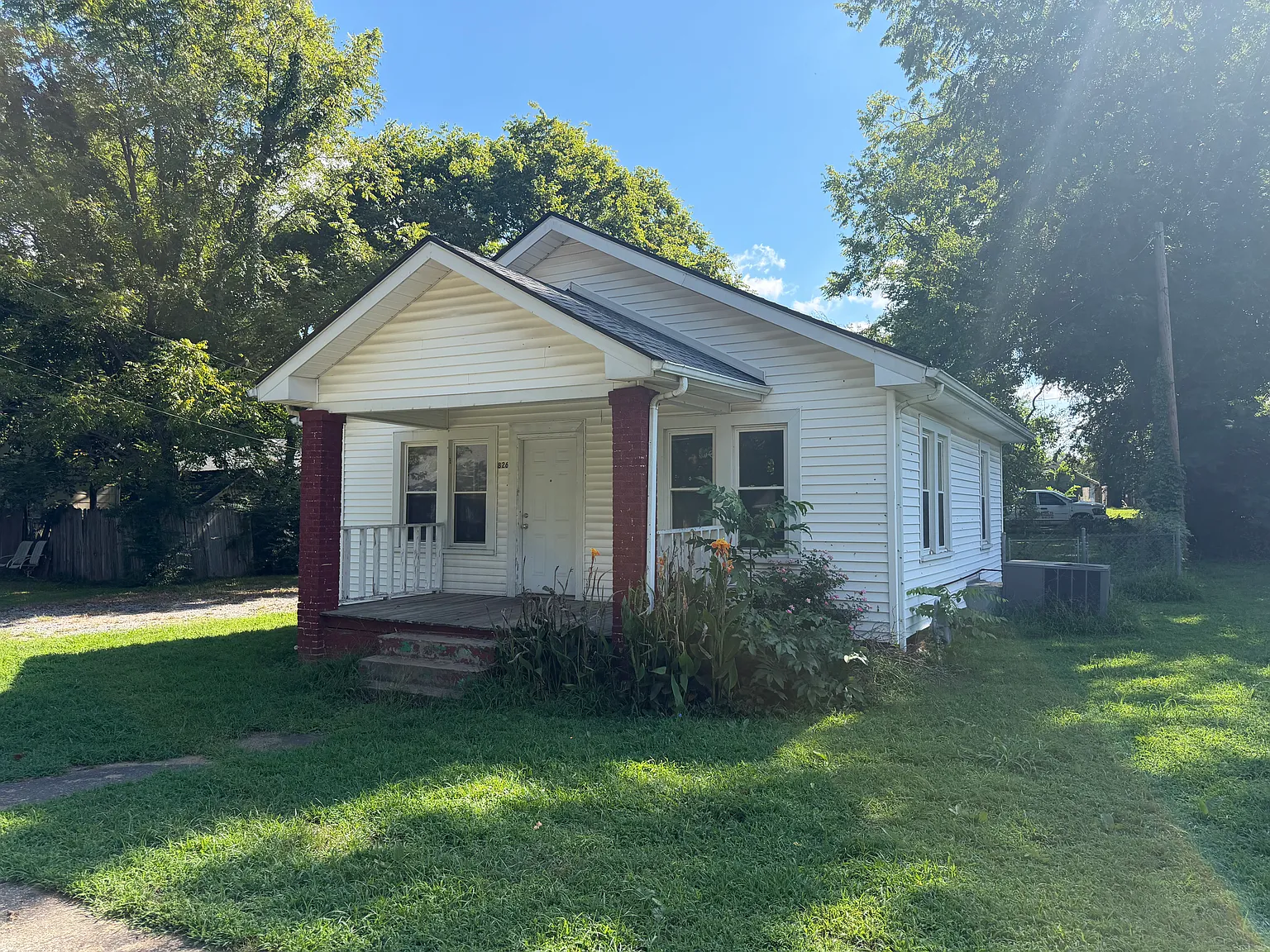 2 bed, 1000 sqft, $1,400 — Photo 2