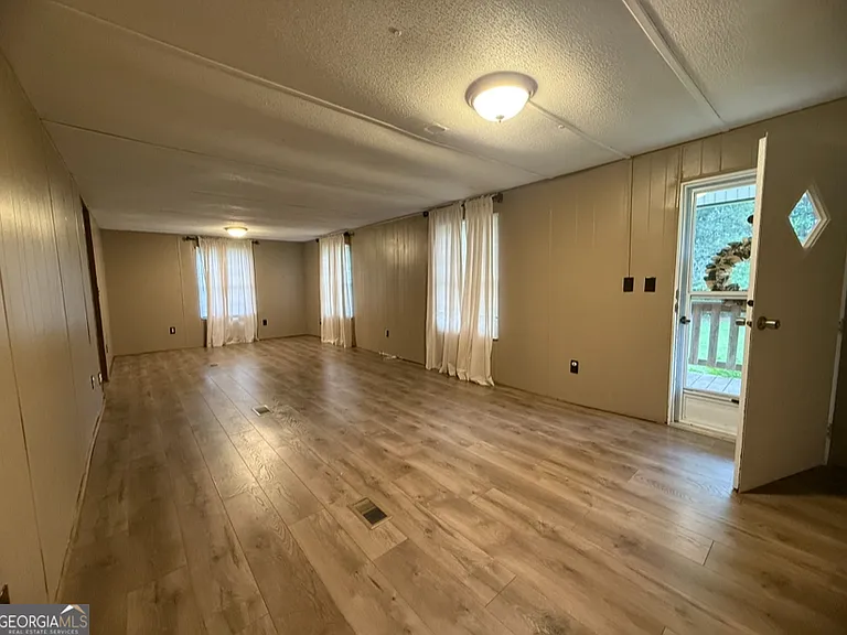 1057 McGee Rd — Photo 4