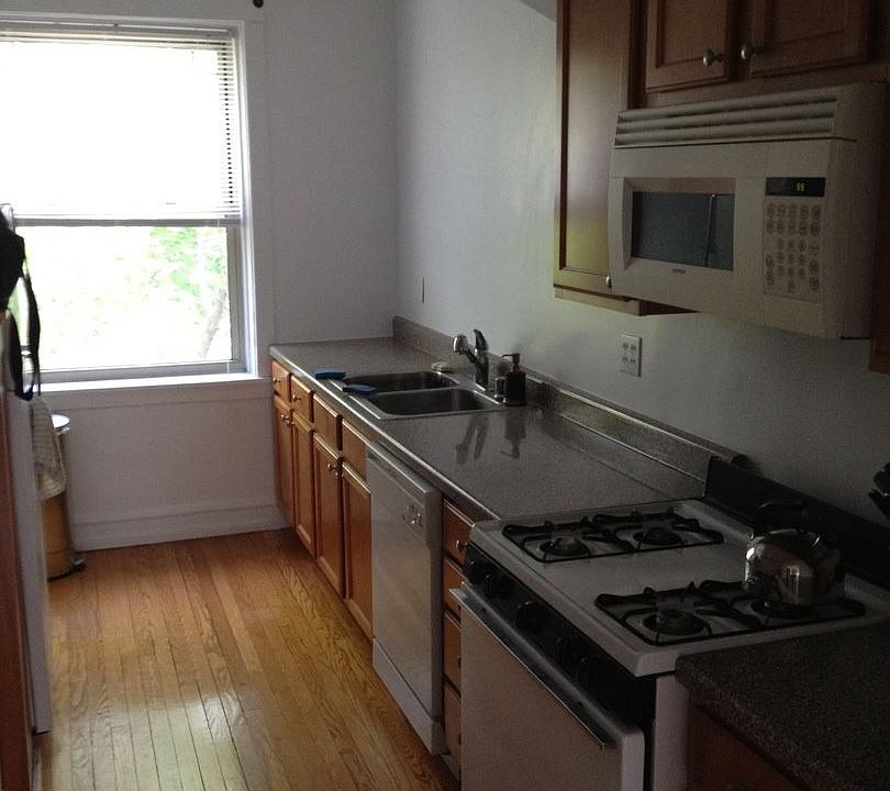 1st image of 1643 W Touhy Ave APT 2N